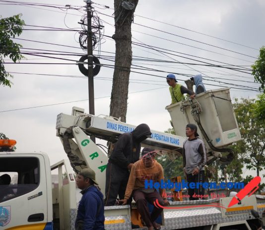 Operasi Empati, Tertibkan Kabel FO yang Semrawut dan Membahayakan Warga