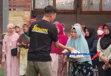 Mr Abie Salurkan Bantuan Beras dan Berangkatkan Umrah untuk Warga Sekitar